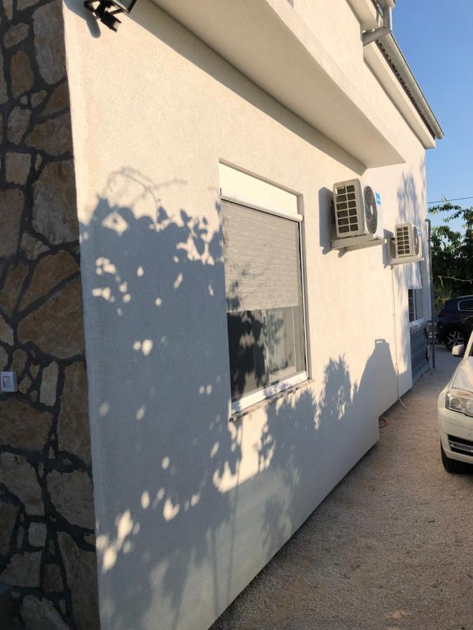 Appartement Vila Fajen Sukosan Luaran gambar