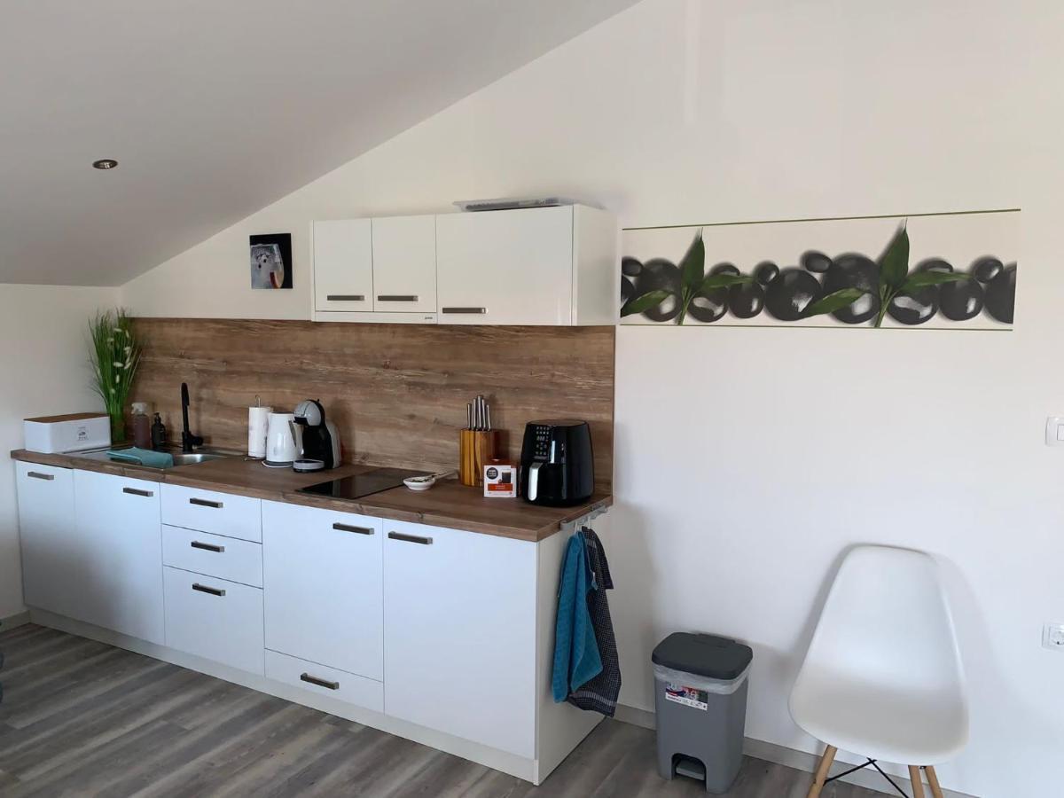 Appartement Vila Fajen Sukosan Luaran gambar