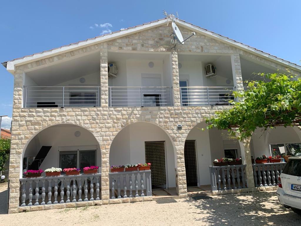 Appartement Vila Fajen Sukosan Luaran gambar